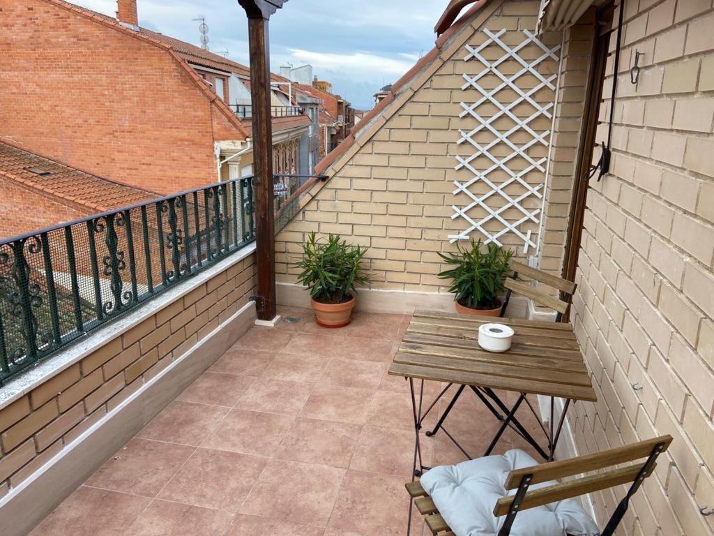 Atico Centrico Con Terraza Y Garaje Apartment Benavente Exterior photo