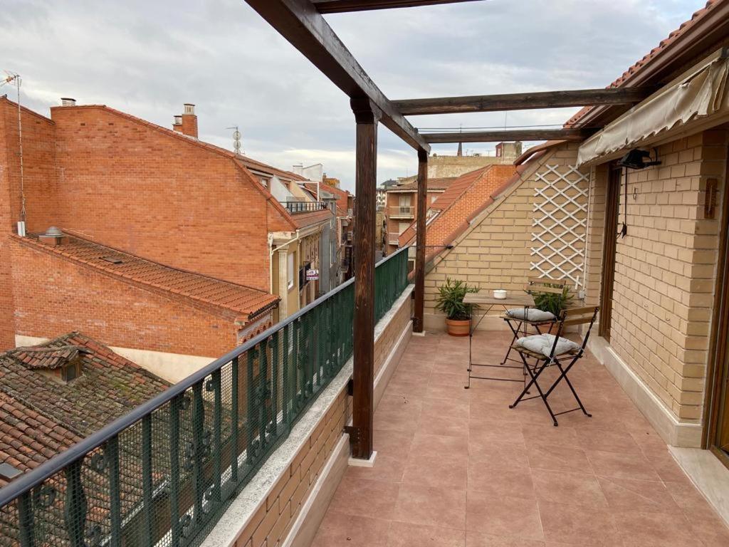 Atico Centrico Con Terraza Y Garaje Apartment Benavente Exterior photo